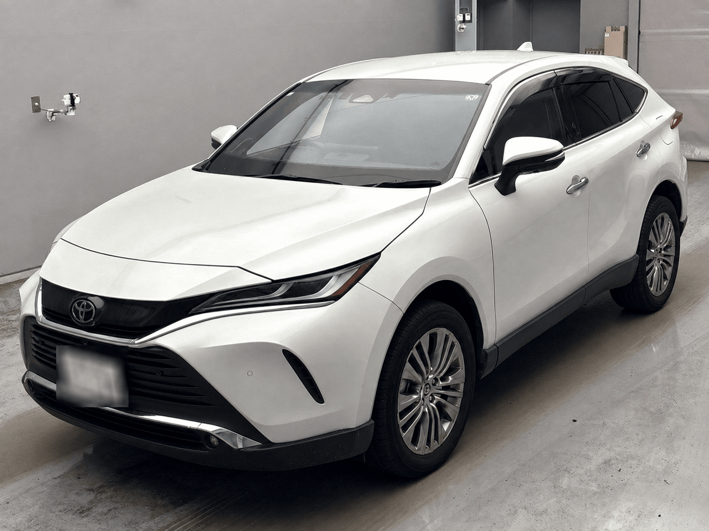 Toyota Harrier из примера перевода